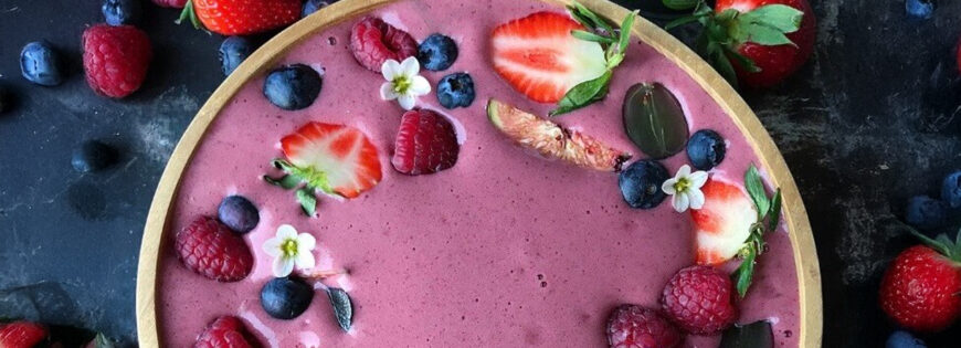 Kremowy mus z mrożonych bananów i awokado